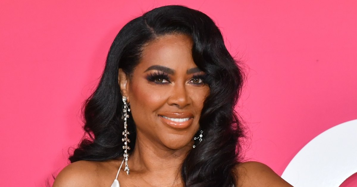 RHOA Alum Kenya Moore's Hair Spa Accused of Owing $44k, She Disputes (Excl)