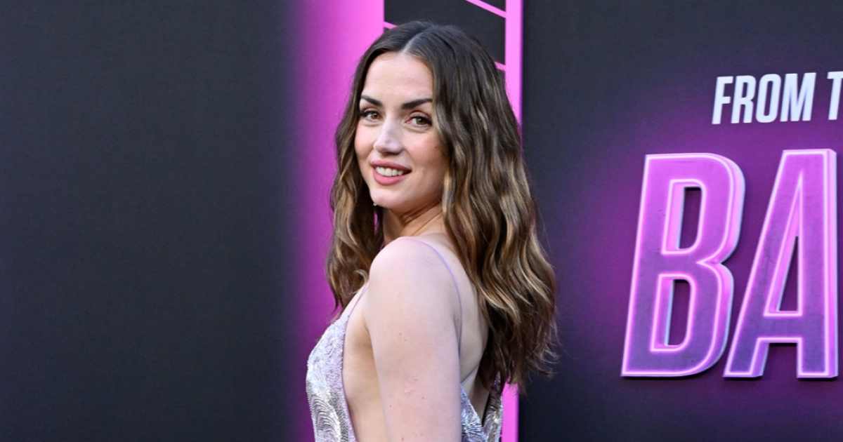 Ana de Armas Reads AI Girlfriend Novel Amid Tom Cruise Getaway