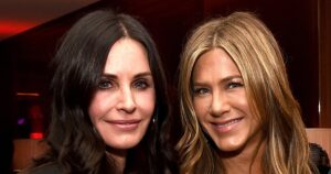 Friends Stars Jennifer Aniston and Courteney Cox Share Sweet Selfie