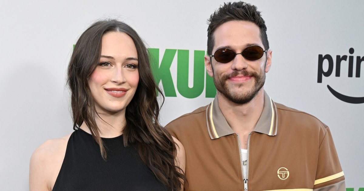 Pete Davidson Packs on PDA With Pregnant Girlfriend Elsie Hewitt